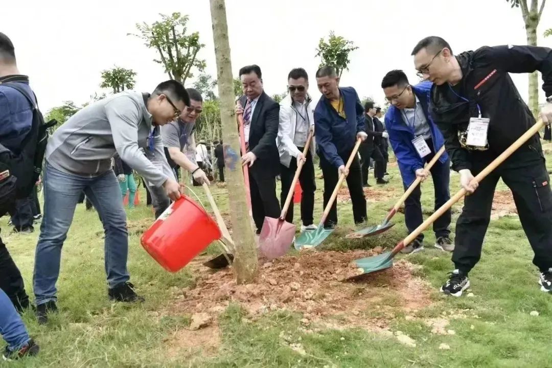 揭阳希玛林顺潮眼科医院受揭阳市委统战部港澳事务工作科邀请，参加“绿美揭阳”活动！